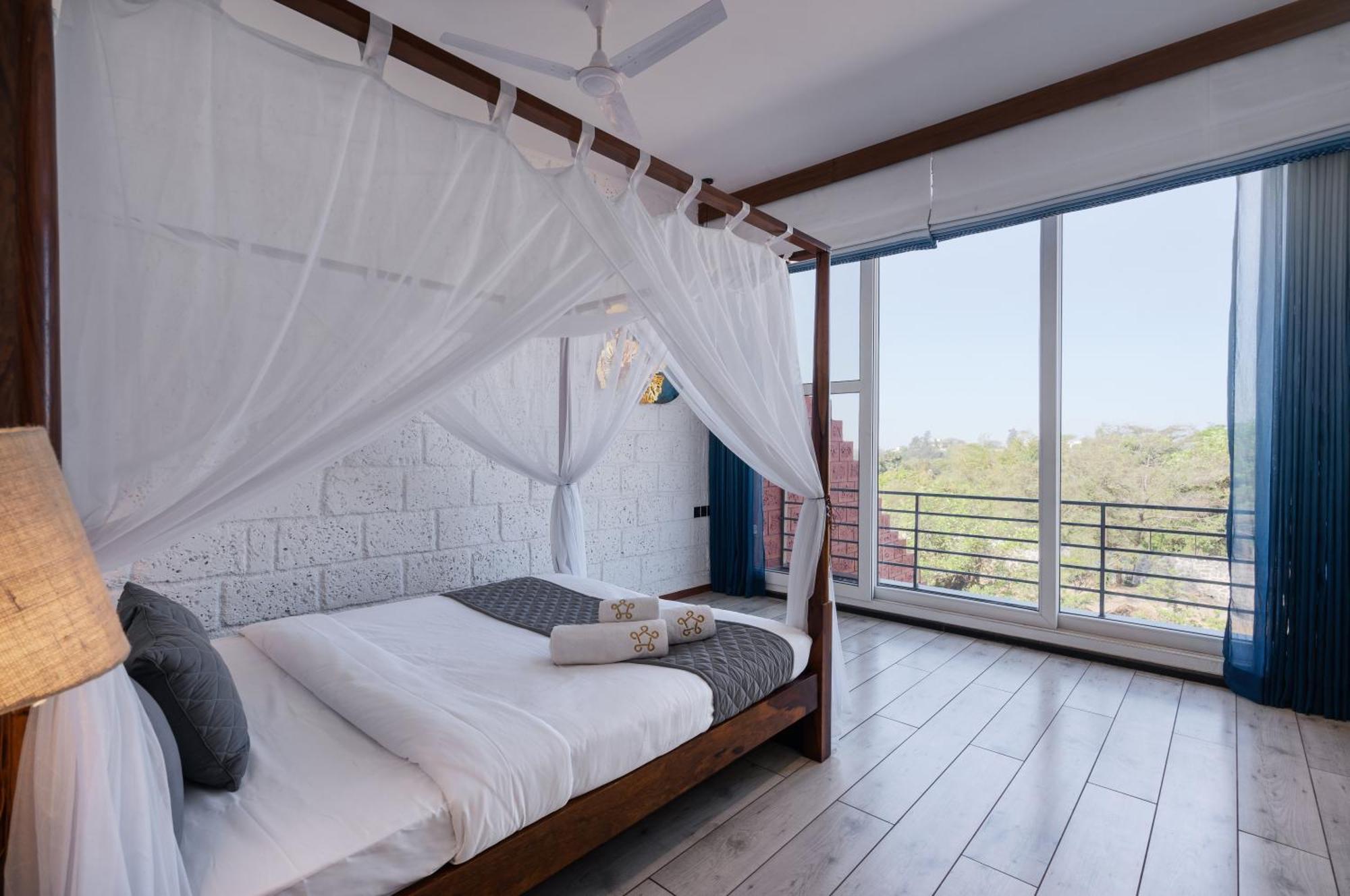 Saffronstays Calvin - 3 Bedroom Pool Villa In לונבלה מראה חיצוני תמונה