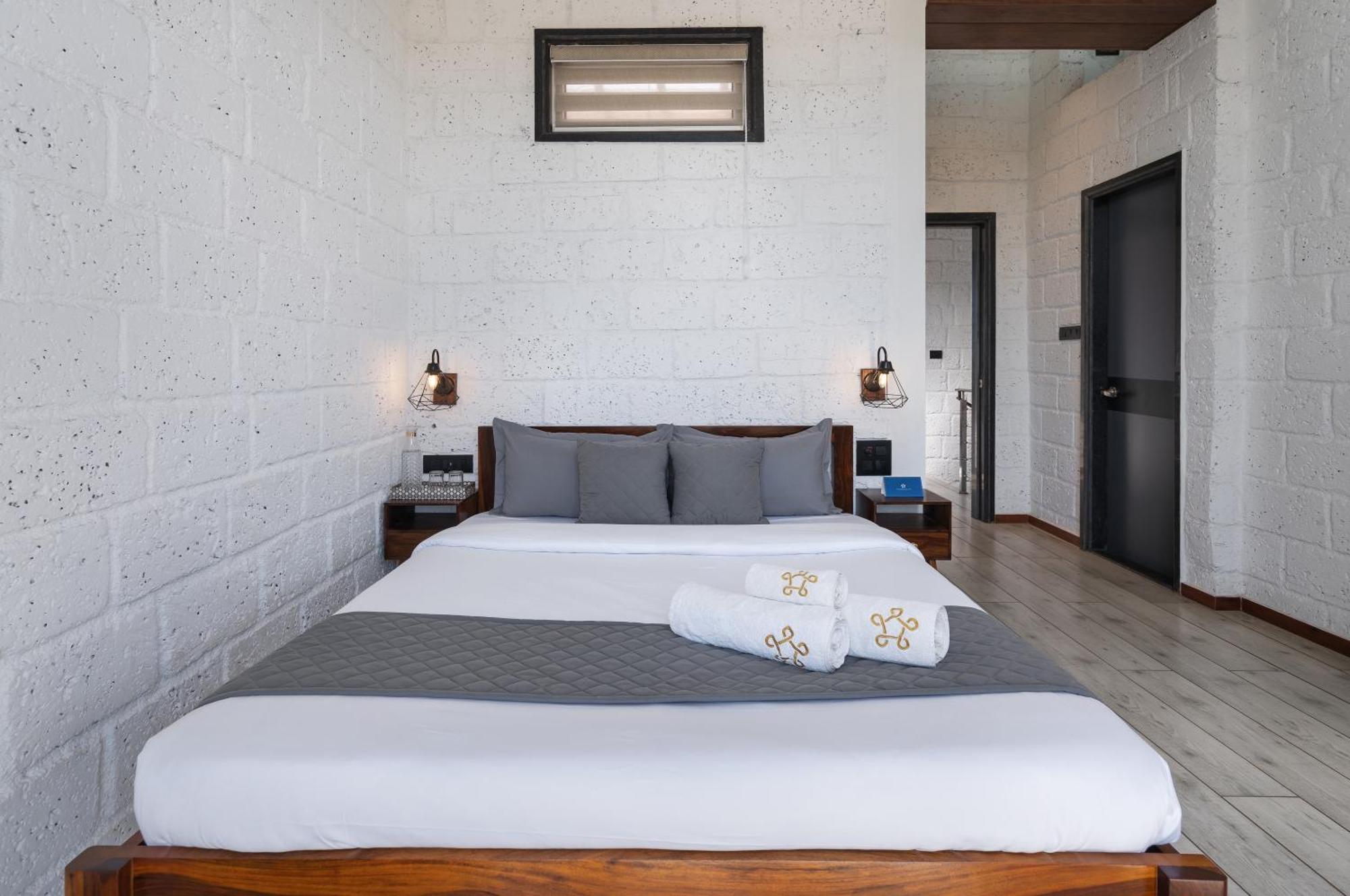 Saffronstays Calvin - 3 Bedroom Pool Villa In לונבלה מראה חיצוני תמונה